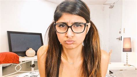 mia khalifa titties|Vidéos Porno de Mia Khalifa 